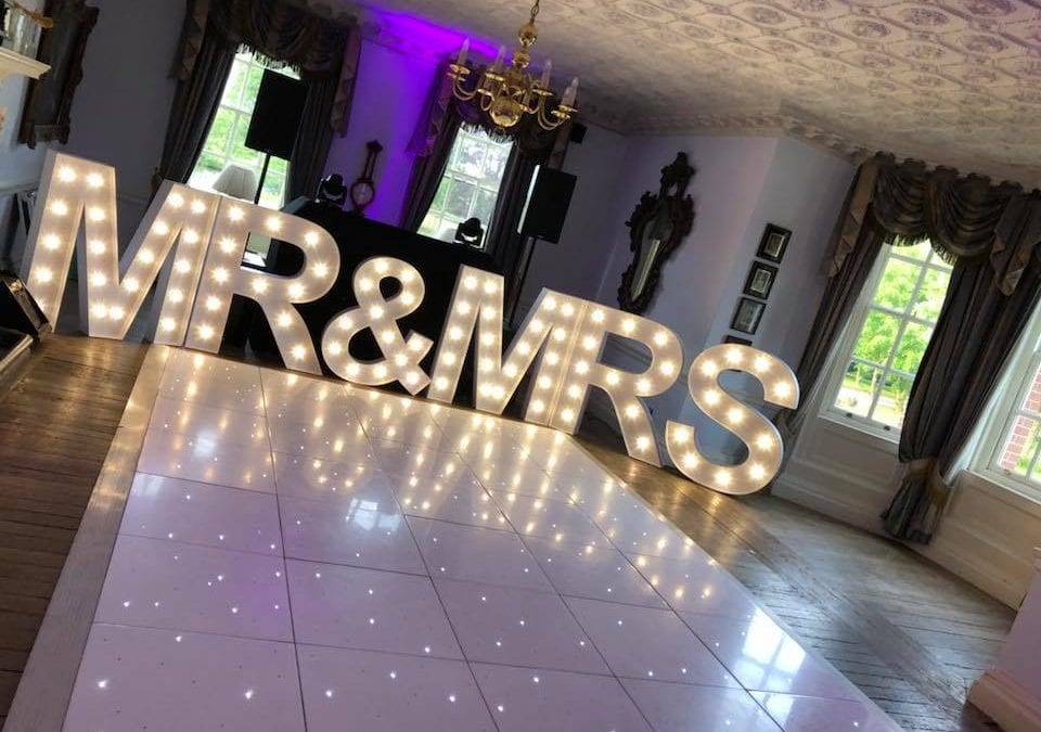 The retro tunes that your wedding reception needs